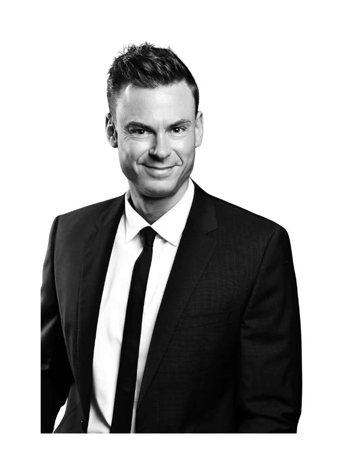 Alexander Rommelmann im Schwarz-Weiß-Porträt