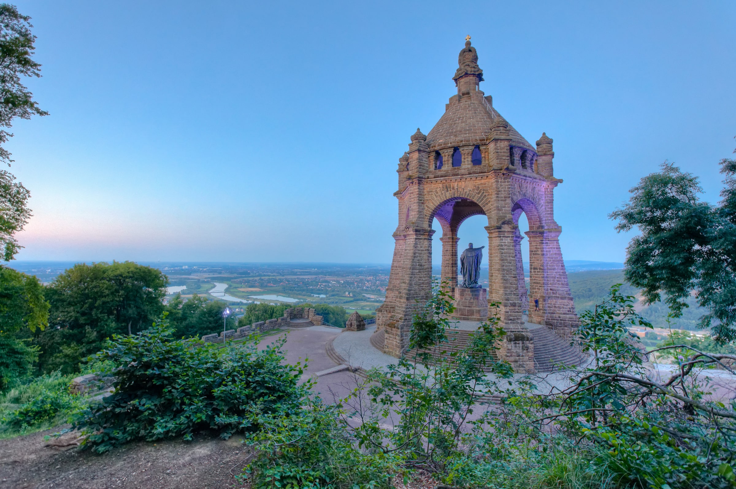 Kaiser-Wilhelm-Denkmal mit Blick über Porta Westfalica
